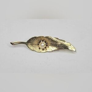 Vintage Gold pearl leaf brooch